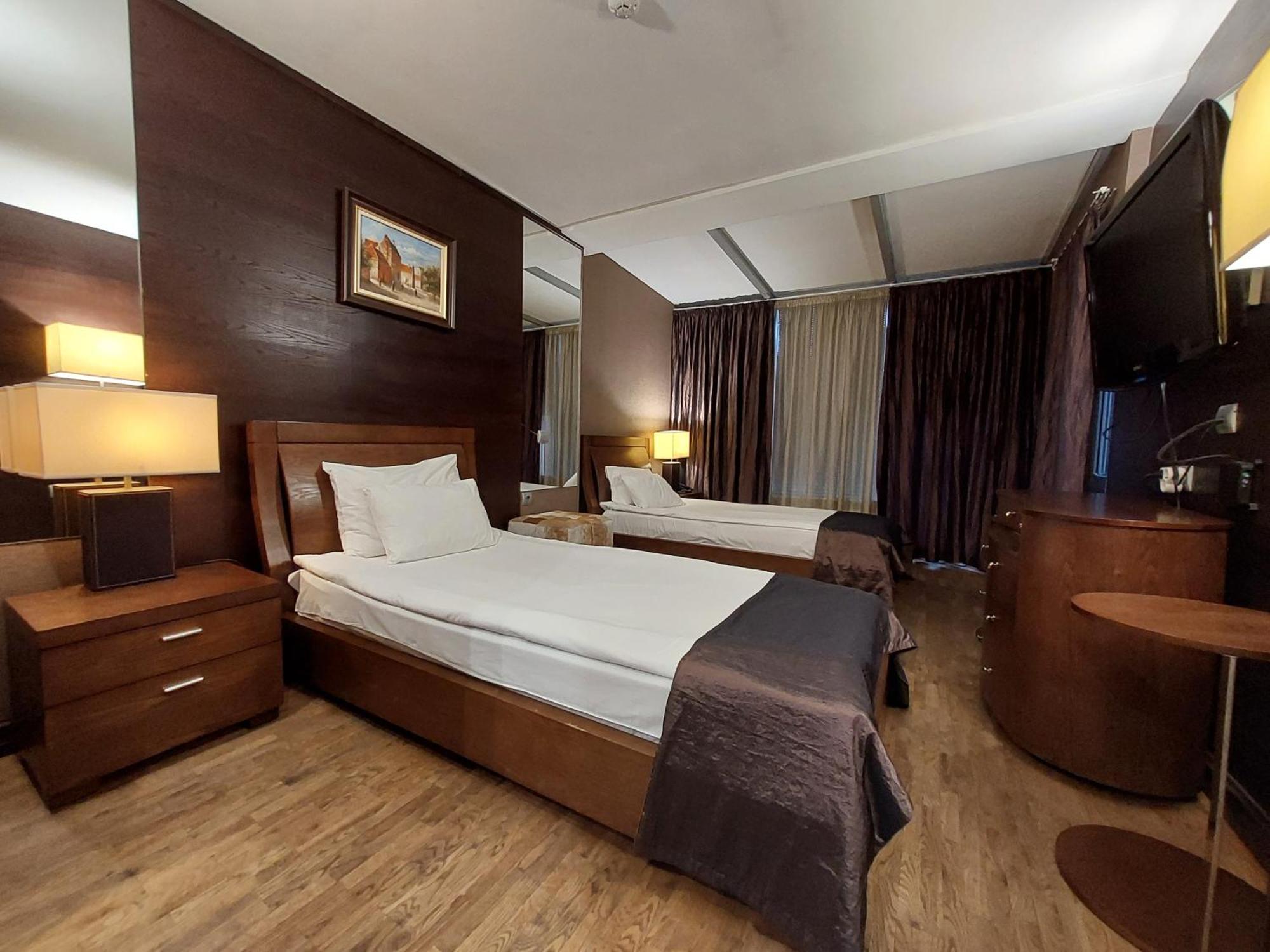 Hotel City Pleven Exterior photo