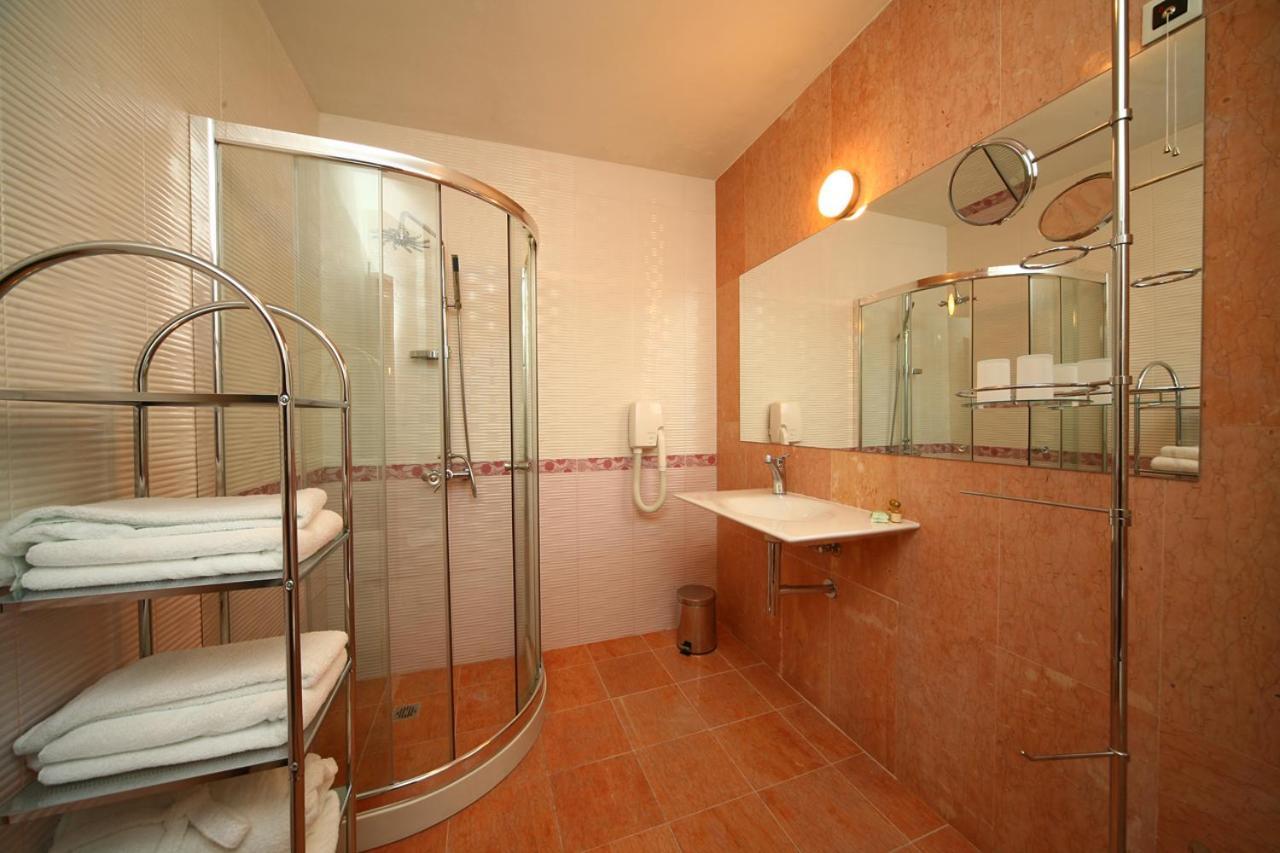 Hotel City Pleven Exterior photo